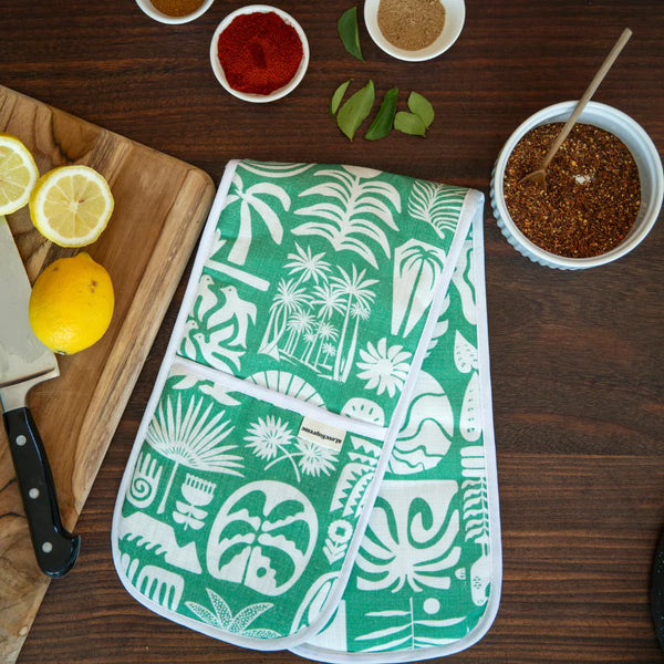 Oven Gloves (Joined) / Africa Roots (White on Green)