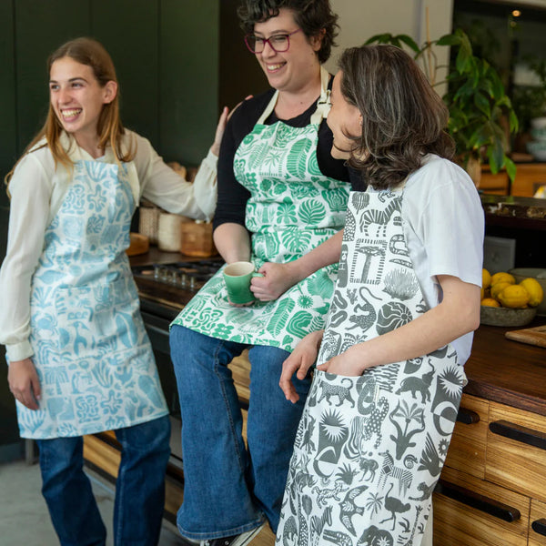 Aprons (Pocket) / Africa Roots (Green on White)
