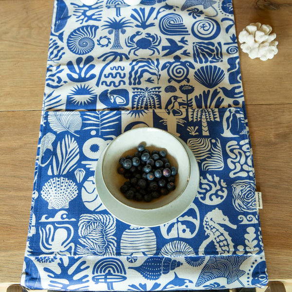 Table Runners (2.5M) / Africa Deep (Blue on White)