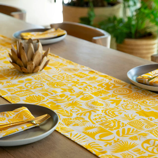 Table Runners (2.5M) / Africa Roots (Yellow on White)