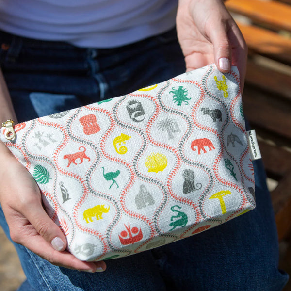 Pouches (Toiletry) / Africa Untamed (Soft Sand)
